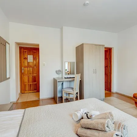 Ambre Mare - Ze Sniadaniem I Basenem 4* بوبيروفو