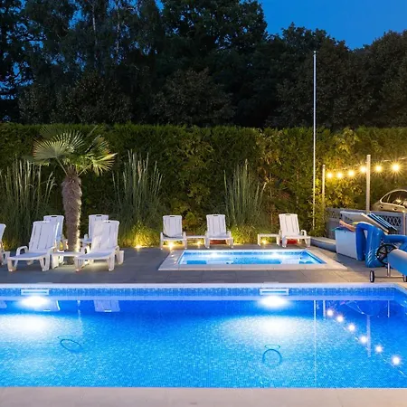 Ambre Mare - Ze Sniadaniem I Basenem Bed & Breakfast Pobierowo