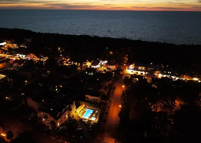 住宿加早餐酒店 Ambre Mare - Wypoczynek Pod Palmami 波别罗沃