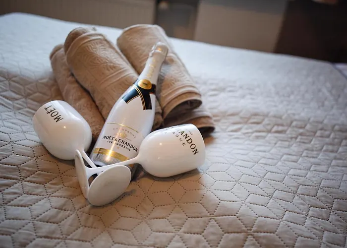 住宿加早餐酒店 Ambre Mare - Wypoczynek Pod Palmami 波别罗沃